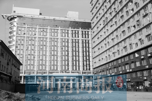 因購(gòu)房尾款沒(méi)有交齊，鄭州一小區(qū)多戶業(yè)主的生活用水被停掉，有的連續(xù)半個(gè)月沒(méi)水吃。
