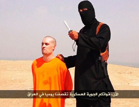 伊拉克極端組織ISIS公布題為 “ISIS給美國(guó)的信”視頻，視頻中2012年在敘利亞失蹤的美國(guó)記者福