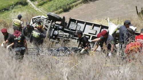 秘魯南部一客車墜落山谷，至少25人死亡網(wǎng)頁截圖