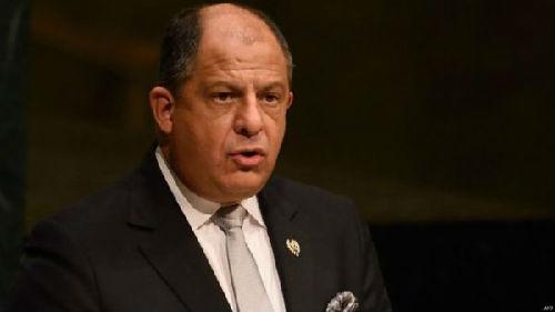 哥斯達(dá)黎加總統(tǒng)路易斯·索利斯表示，政府亟需資金因應(yīng)財(cái)政赤字，但中國(guó)提供10億美元貸款的時(shí)機(jī)仍未成熟。（圖片來(lái)源：英國(guó)廣播公司網(wǎng)站）