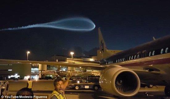 美國邁阿密機(jī)場驚現(xiàn)超大UFO 險(xiǎn)撞飛機(jī)