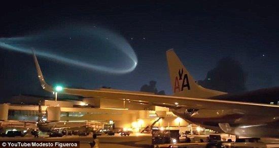 美國邁阿密機(jī)場驚現(xiàn)超大UFO 險(xiǎn)撞飛機(jī)
