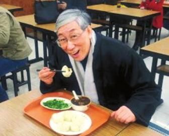 吳頌今到慶豐包子鋪找靈感。