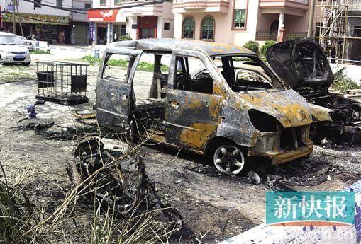 涉事面包車燒剩鐵殼。