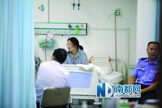 5月30日上午,跳橋女子獲救后被送往醫(yī)院救治,警方到場調(diào)查。南都記者 陳偉斌 攝