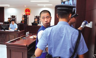 宣判后，馬凱被帶出法庭時(shí)，沖著旁聽(tīng)席上的姐姐喊道：“照顧好媽”。