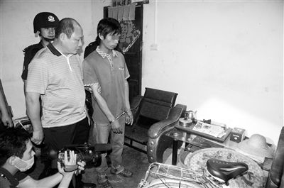 今年8月，我國內(nèi)地發(fā)生多起單身女性乘坐“黑車”后慘遭車主殺害的案件，被網(wǎng)友稱為“黑色8月”。