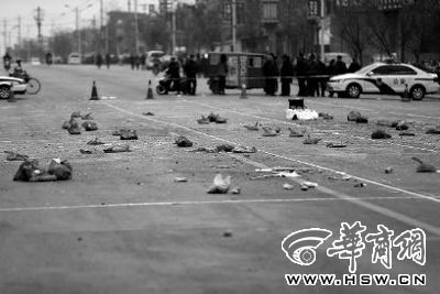 2014年1月6日，在蒲城縣迎賓路，警方在案發(fā)現(xiàn)場路面劃分了86個方格，提取現(xiàn)場遺留爆炸物品進(jìn)行取證