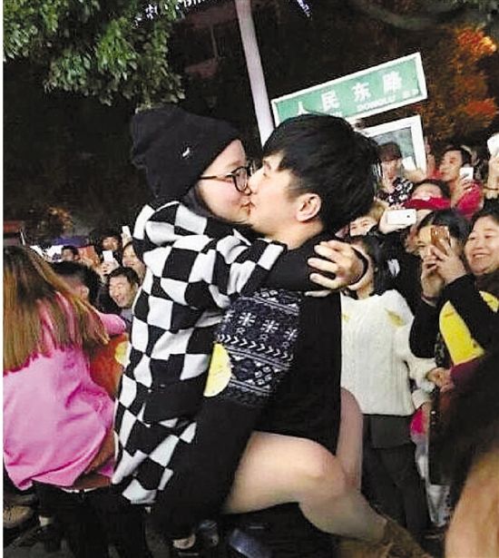 雖只是縣城的比賽，但水準(zhǔn)著實(shí)不低，居然有選手采用考拉式。