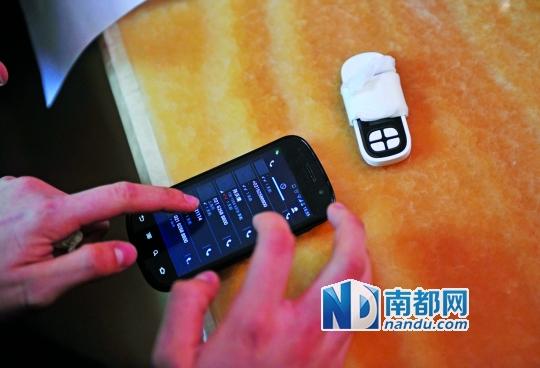 一個號碼為021-62588800的電話自稱上海靜安區(qū)公安分局，騙走了小程148萬。記者 梁煒培 攝