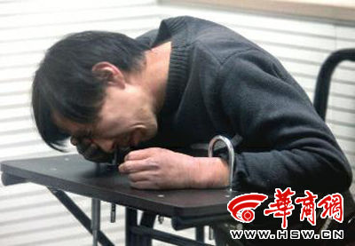 3月29日，多次騷擾孕婦的賈某在公安蓮湖分局接受訊問
