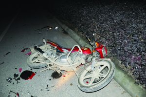 事故現(xiàn)場，被撞摩托車