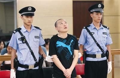 陳曉鵬在西城法院受審。記者 尹亞飛 攝