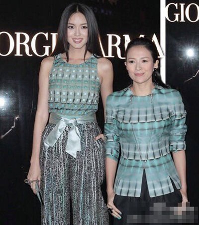 就算氣場(chǎng)絕對(duì)強(qiáng)大的貝嫂，跟張梓琳合影幾乎可以讓人忽視