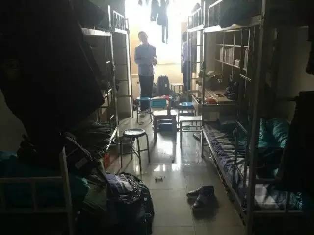 這個學(xué)校的男生宿舍火了！女同學(xué)都喊著要嫁