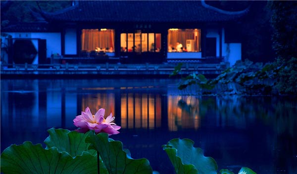 不要溫和地走進那個良夜 因為夜太美！