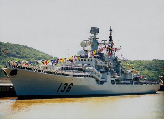 資料圖：東海艦隊的杭州號驅(qū)逐艦。