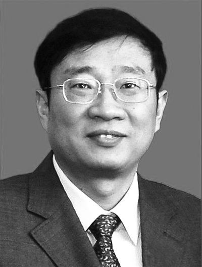 殲-15飛機(jī)研制現(xiàn)場(chǎng)總指揮羅陽(yáng)，因突發(fā)急性心梗殉職，享年51歲