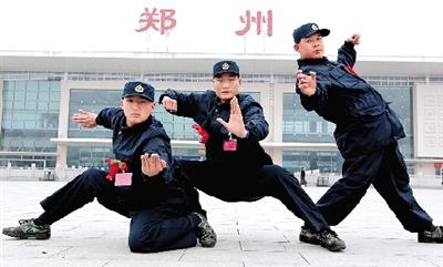 昨日，即將入伍的少林高手們啟程前合影留念