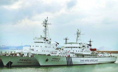 海監(jiān)111船（左）與112船，海監(jiān)111船原為海軍“海冰723號”破冰船