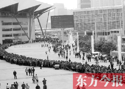 3月2日，在鄭州國際會展中心，河南省春季人才招聘會舉行，六萬五千名求職者扎堆求職