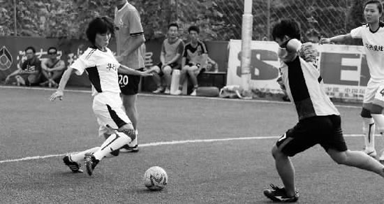 由中國女足曾經(jīng)的后防大將范運杰領銜的運之杰足球俱樂部，本場比賽可謂秀足高超腳法