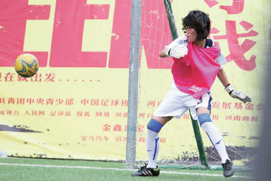 范運(yùn)杰客串門將，才止住了本方連續(xù)丟球的頹勢