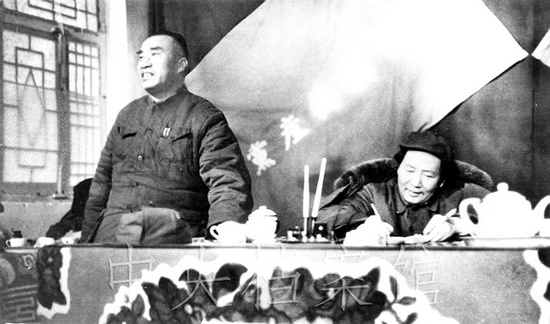 毛澤東、朱德在中共七屆二中全會上 圖片來自中央檔案館