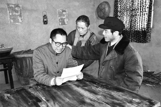 《焦裕祿》拍攝現(xiàn)場(chǎng)，演員穿著冬裝拍戲