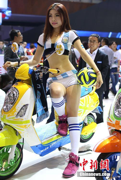 美女模特?fù)屟劢K國(guó)際自行車(chē)電動(dòng)車(chē)交易會(huì)