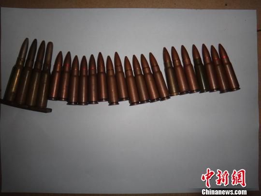 覃某主動上交的23發(fā)子彈?！＄娦馈z