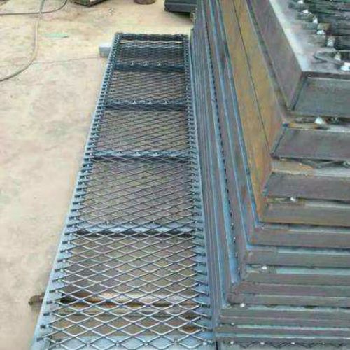 亚奇脚手架钢笆片厂家报价 高空钢板菱形网片 带边框焊接方管钢板网