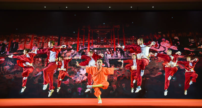 聽豫劇看少林功夫 歡迎上合組織總理會(huì)文藝演出盡顯河南特色 聽豫劇看少林功夫 歡迎上合組織總理會(huì)文藝演出盡顯河南特色